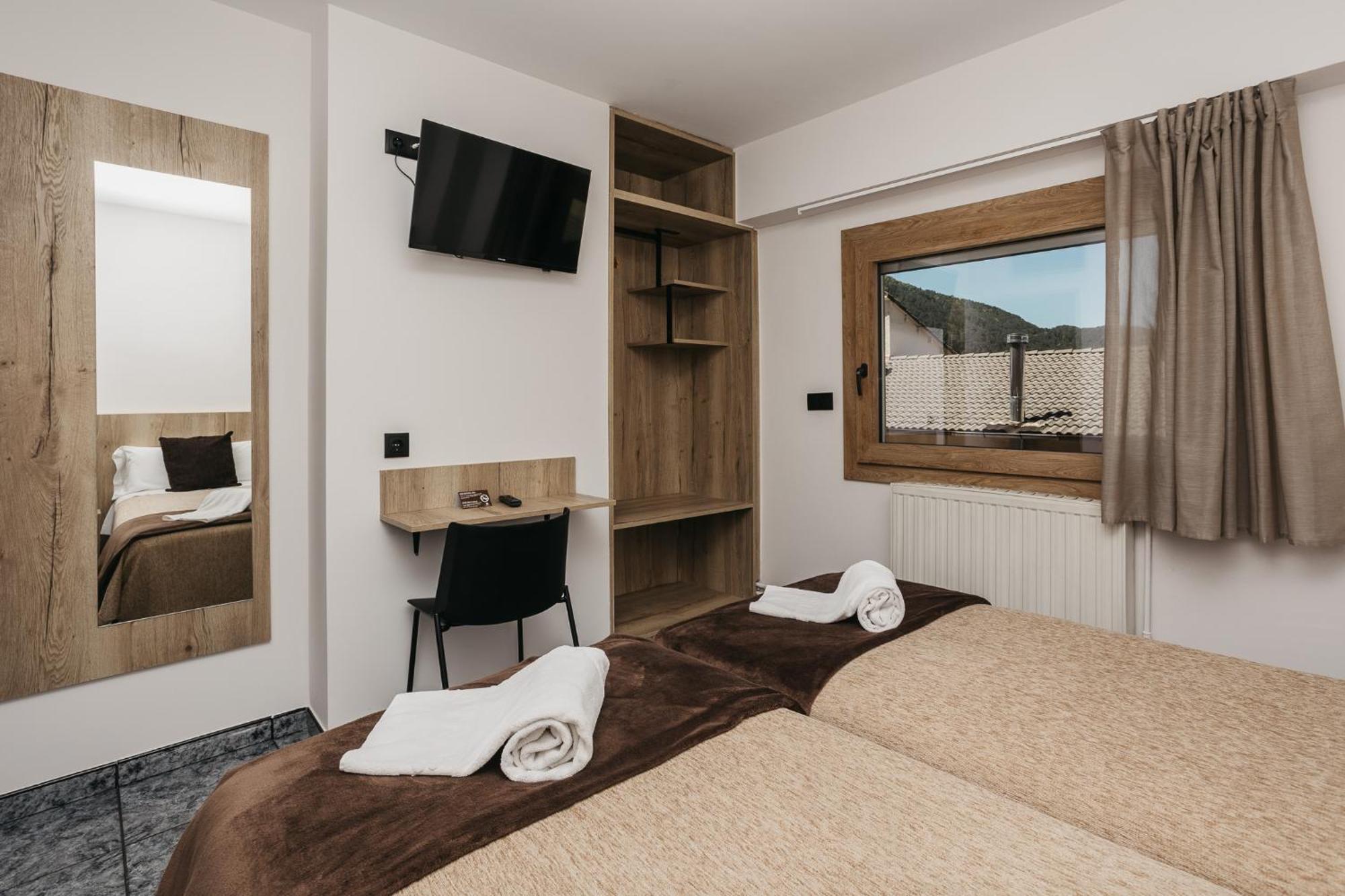La Trobada Hotel Sport Ripoll Exterior photo