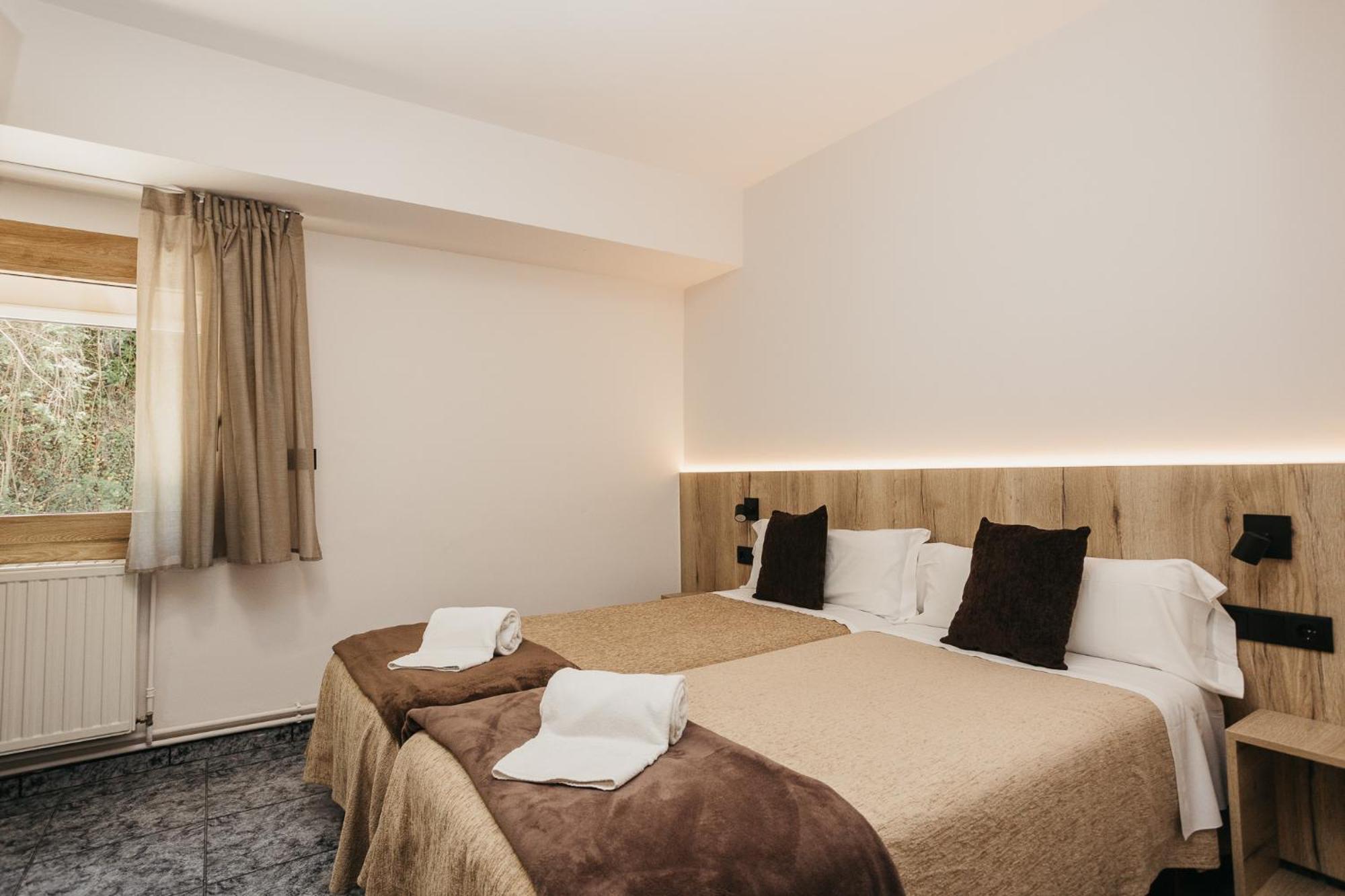 La Trobada Hotel Sport Ripoll Exterior photo