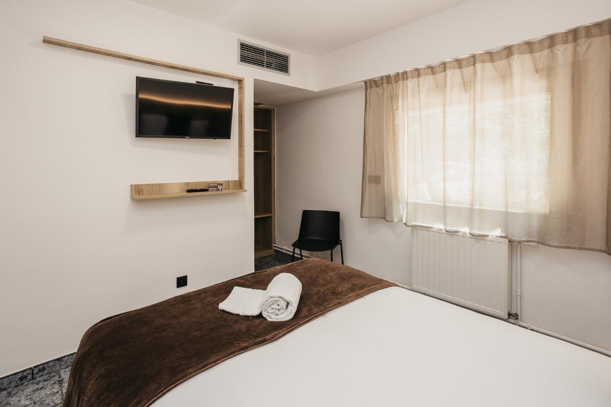 La Trobada Hotel Sport Ripoll Exterior photo