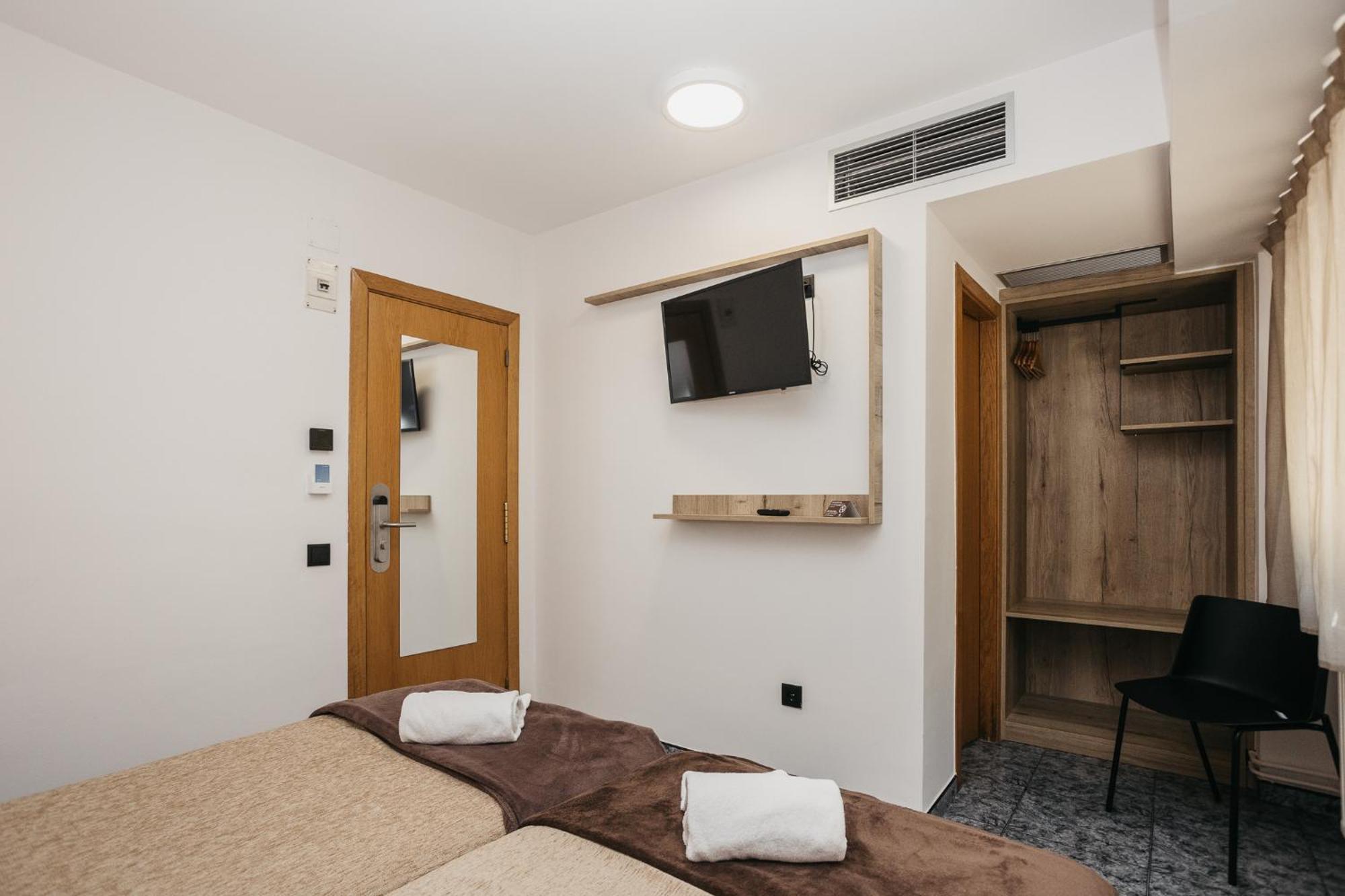 La Trobada Hotel Sport Ripoll Exterior photo